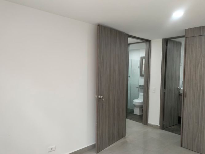 Apartamento de 2 alcobas en venta en El Poblado, Medellín, 73 m² · foto 9 de 17