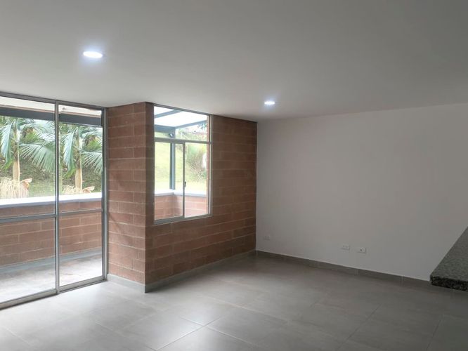 Apartamento de 2 alcobas en venta en El Poblado, Medellín, 73 m² · foto 2 de 17