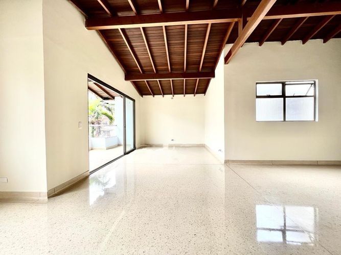 Oficina en venta en San Marcos, Envigado, 230 m² · foto 2 de 6