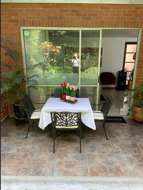 Casa de 3 alcobas en venta en Loma Benedictinos, Envigado, 230 m² · foto 3 de 15