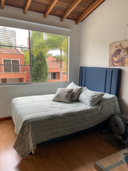 Casa de 3 alcobas en venta en Loma Benedictinos, Envigado, 230 m² · foto 11 de 15