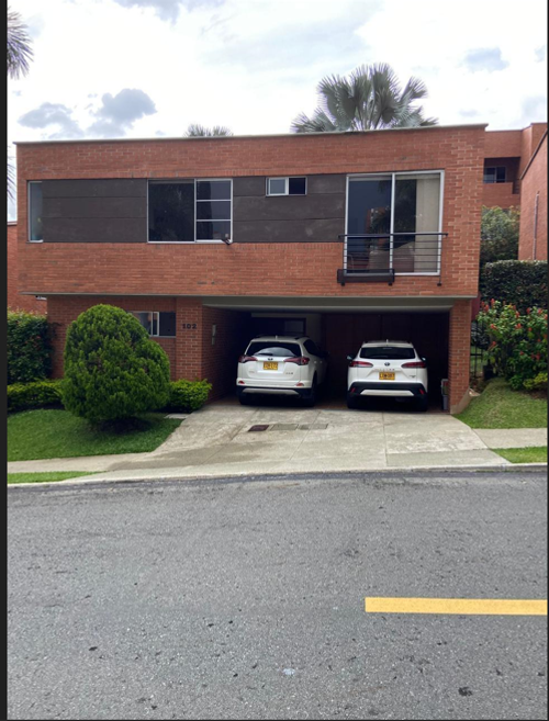 Casa de 3 alcobas en venta en Loma Benedictinos, Envigado, 230 m² · foto 14 de 15