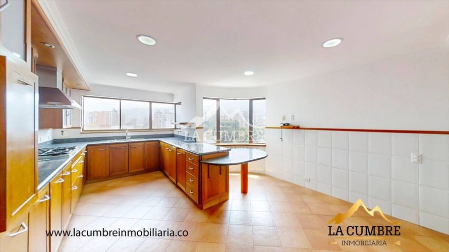 Apartamento de 3 alcobas en venta en Loma De Los Gonzalez, Medellín, 386 m² · foto 18 de 19