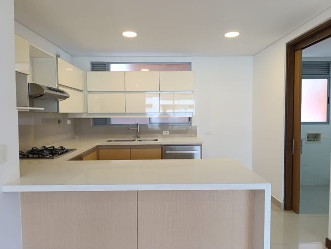 Apartamento de 2 alcobas en arriendo en El Poblado, Medellín, 114 m² · foto 4 de 16
