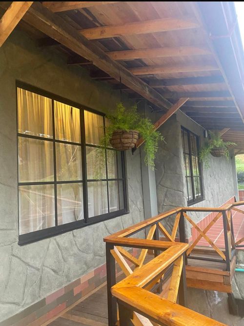 Casa de 6 alcobas en venta en Guarne, 275 m² · foto 2 de 19