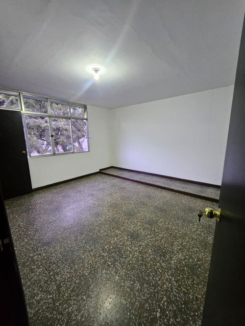 Casa de 5 alcobas en venta en Tequendama, Cali, 645 m² · foto 3 de 8