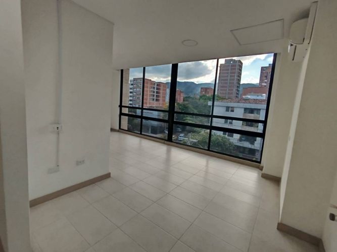 Oficina en arriendo en Laureles, Medellín, 32 m² · foto 2 de 5