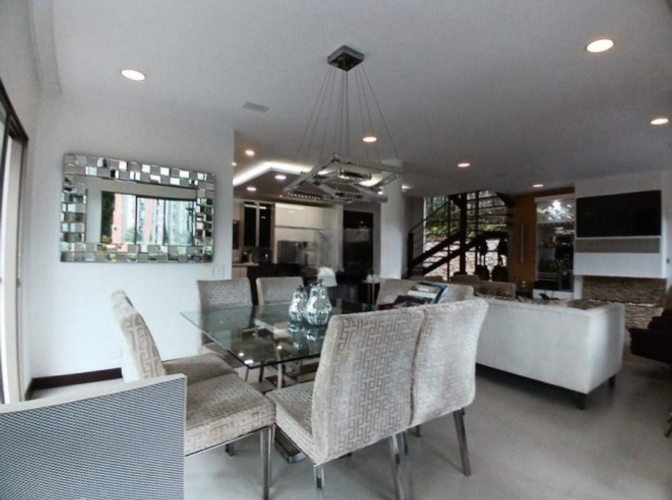 Casa de 3 alcobas en venta en Vereda La Doctora, Sabaneta, 670 m² · foto 2 de 13