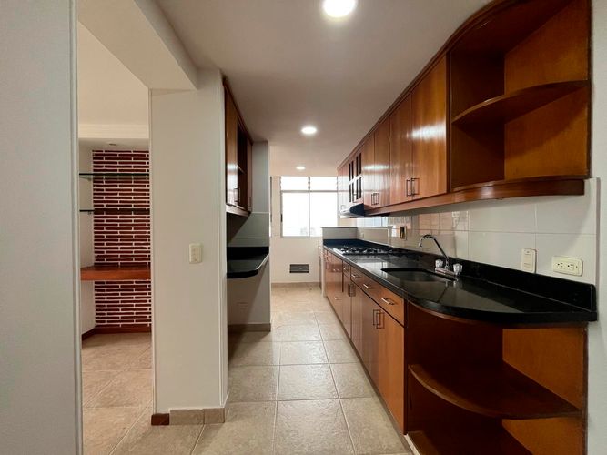 Apartamento de 3 alcobas en arriendo en El Poblado, Medellín, 100 m² · foto 5 de 12