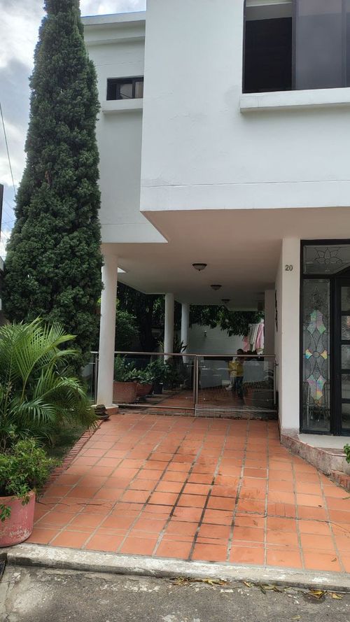 Casa de 5 alcobas en venta en Ub. La Floresta, Los Patios, 170 m² · foto 2 de 24