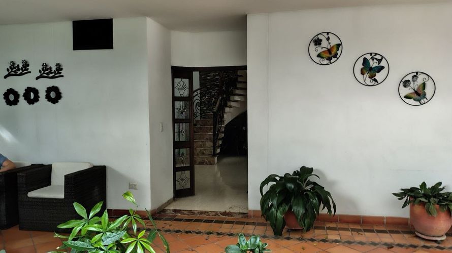 Casa de 5 alcobas en venta en Ub. La Floresta, Los Patios, 170 m² · foto 4 de 24