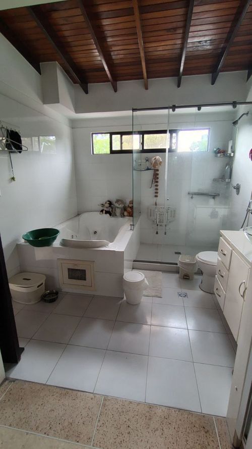 Casa de 5 alcobas en venta en Ub. La Floresta, Los Patios, 170 m² · foto 23 de 24