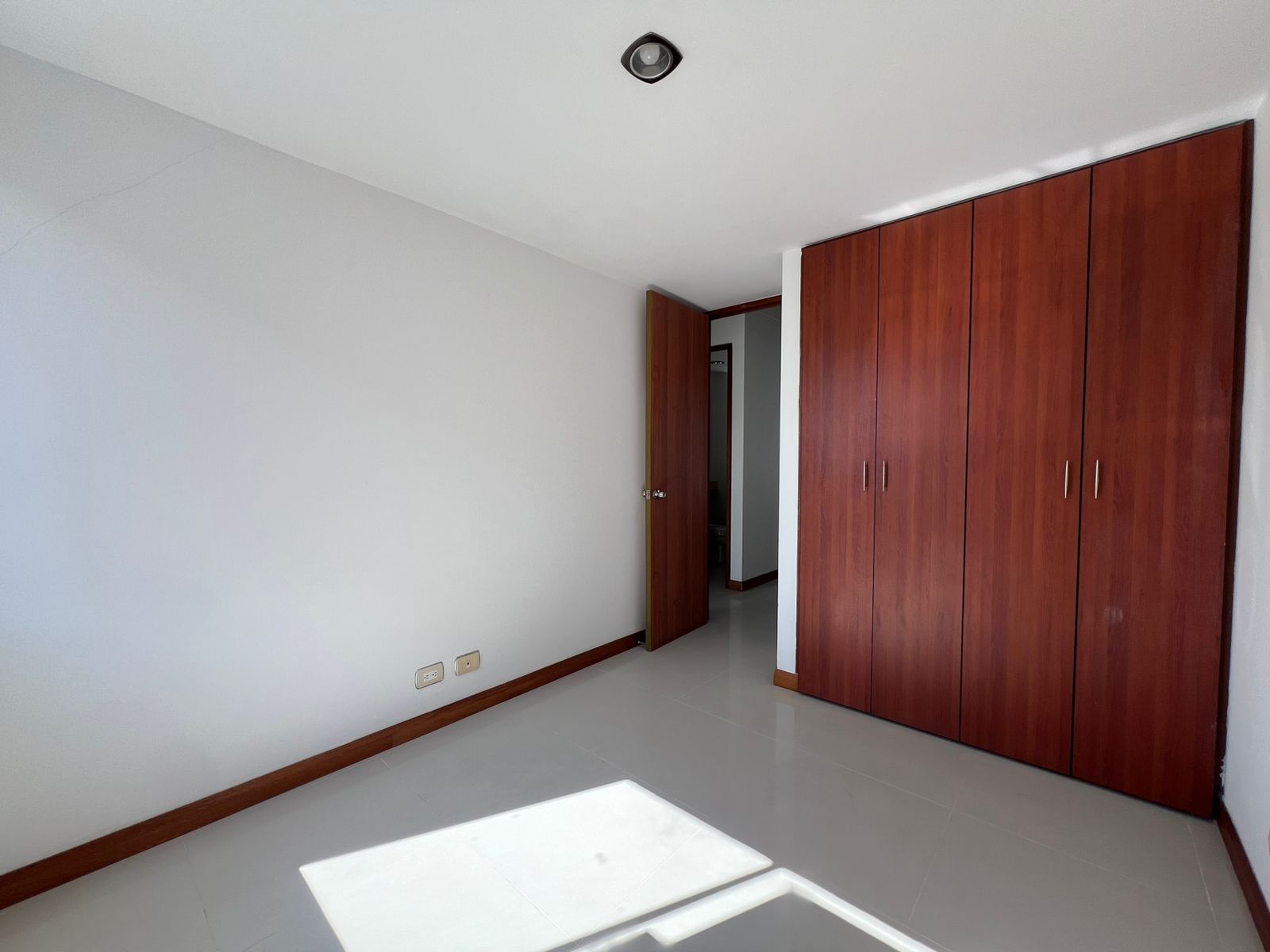 Apartamento en arriendo en Loma Del Esmeraldal, Envigado · foto 9 de 14