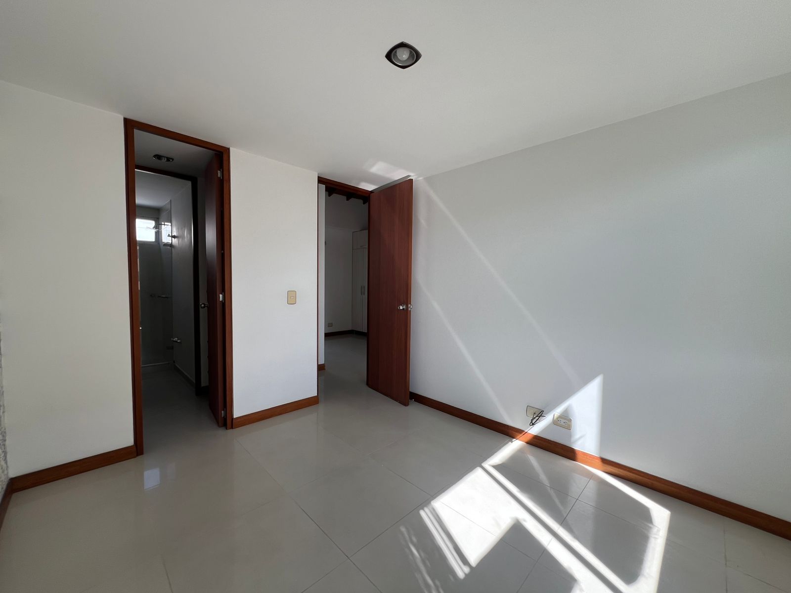 Apartamento en arriendo en Loma Del Esmeraldal, Envigado · foto 8 de 14