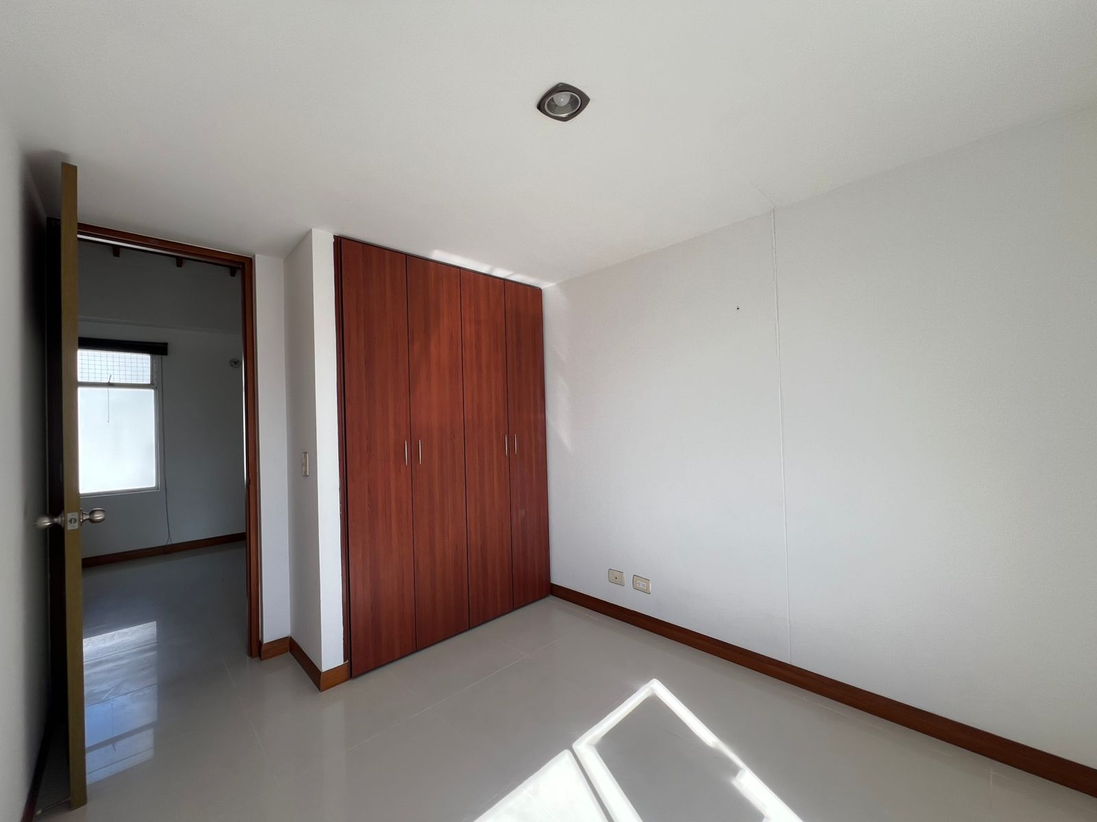 Apartamento en arriendo en Loma Del Esmeraldal, Envigado · foto 10 de 14