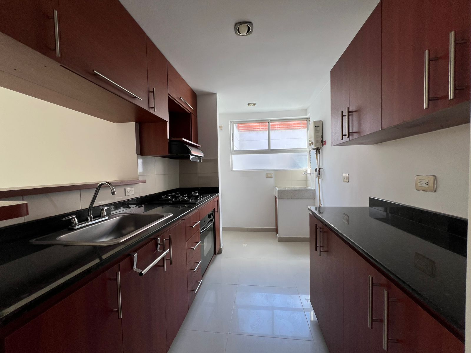 Apartamento en arriendo en Loma Del Esmeraldal, Envigado · foto 2 de 14