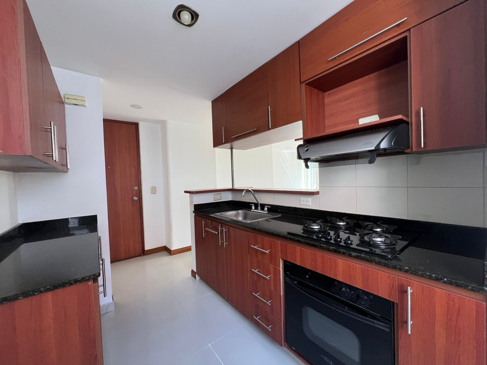 Apartamento en arriendo en Loma Del Esmeraldal, Envigado · foto 4 de 14