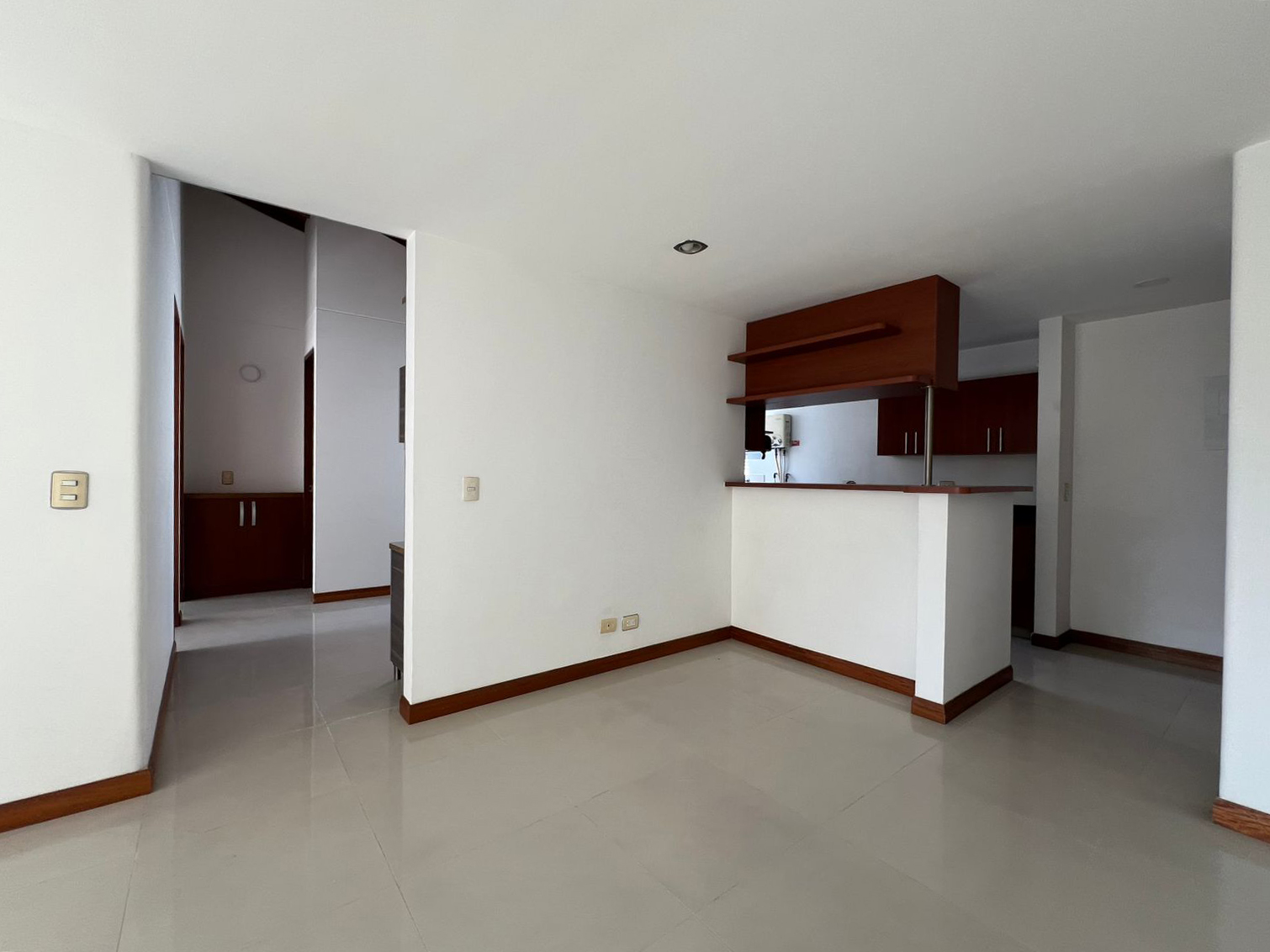 Apartamento en arriendo en Loma Del Esmeraldal, Envigado · foto 6 de 14