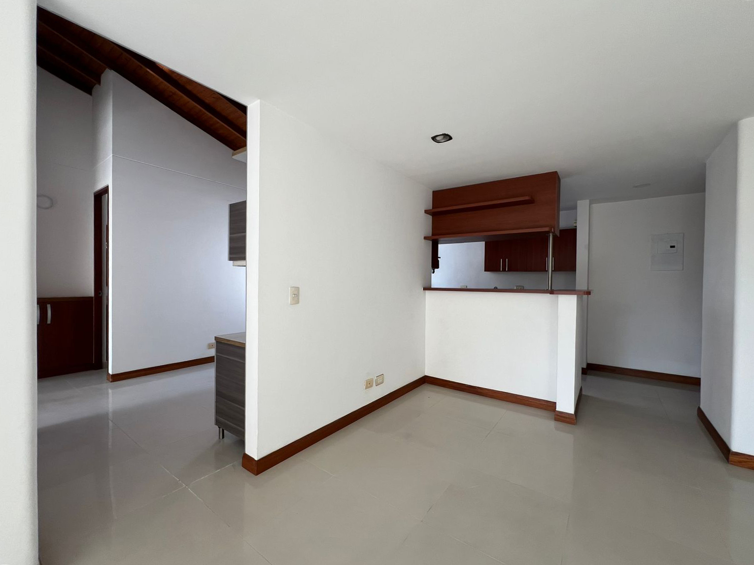 Apartamento en arriendo en Loma Del Esmeraldal, Envigado · foto 5 de 14
