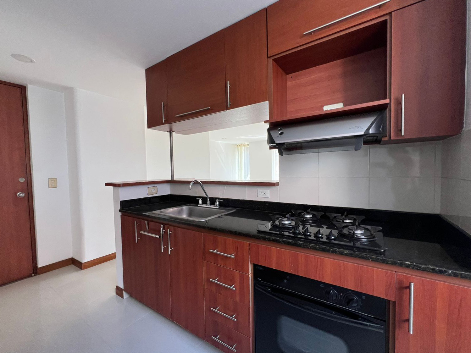 Apartamento en arriendo en Loma Del Esmeraldal, Envigado · foto 3 de 14