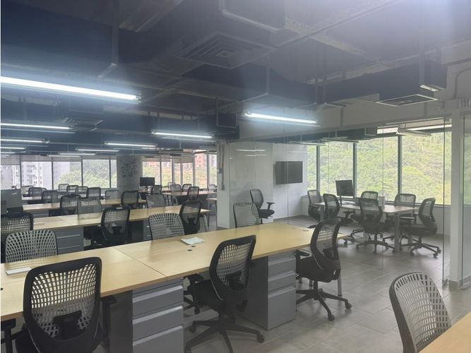Oficina en arriendo en El Poblado, Medellín, 660 m² · foto 4 de 5