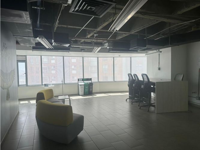 Oficina en arriendo en El Poblado, Medellín, 660 m² · foto 5 de 5