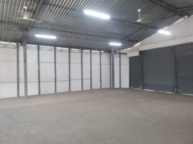 Bodega en arriendo en La Candelaria, Medellín, 23 m² · foto 2 de 11