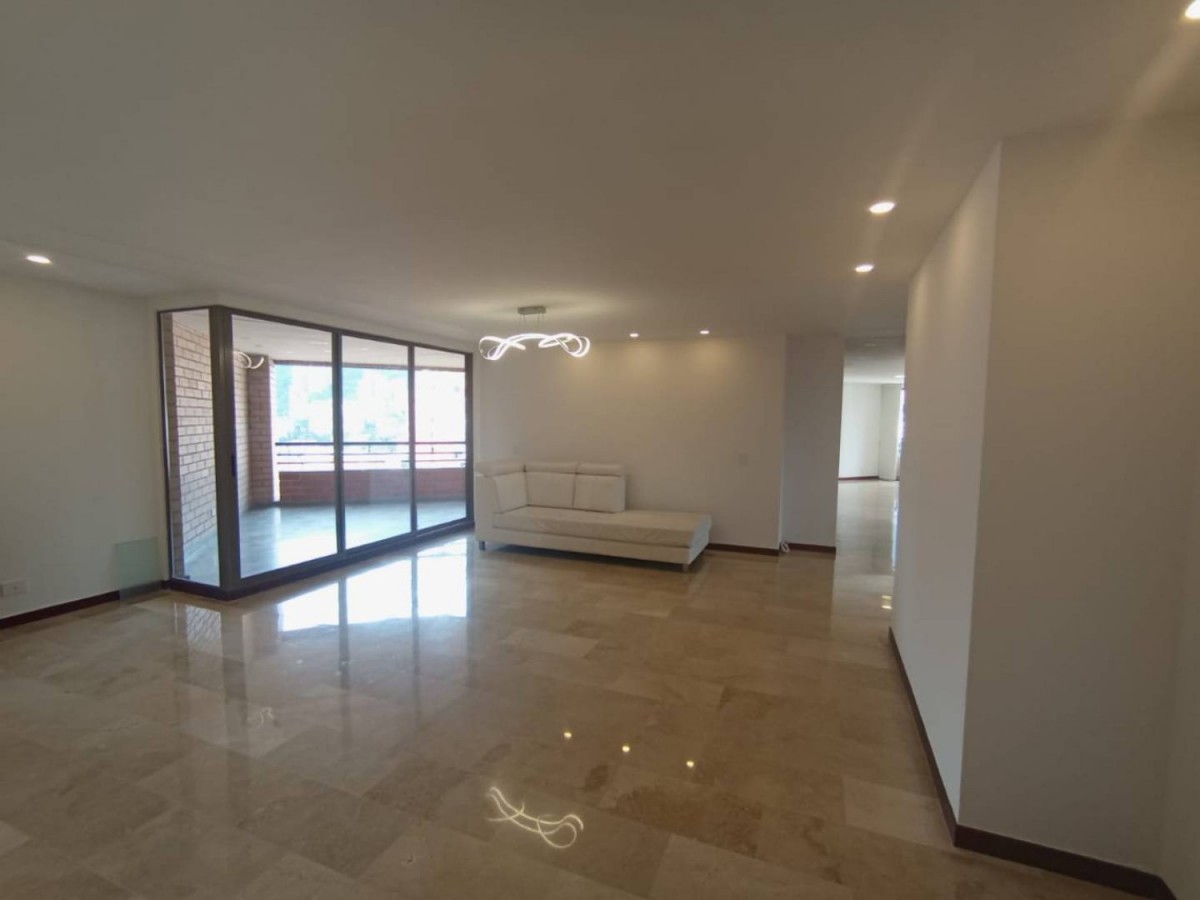 Apartamento en arriendo en La Tomatera, Medellín · foto 3 de 24