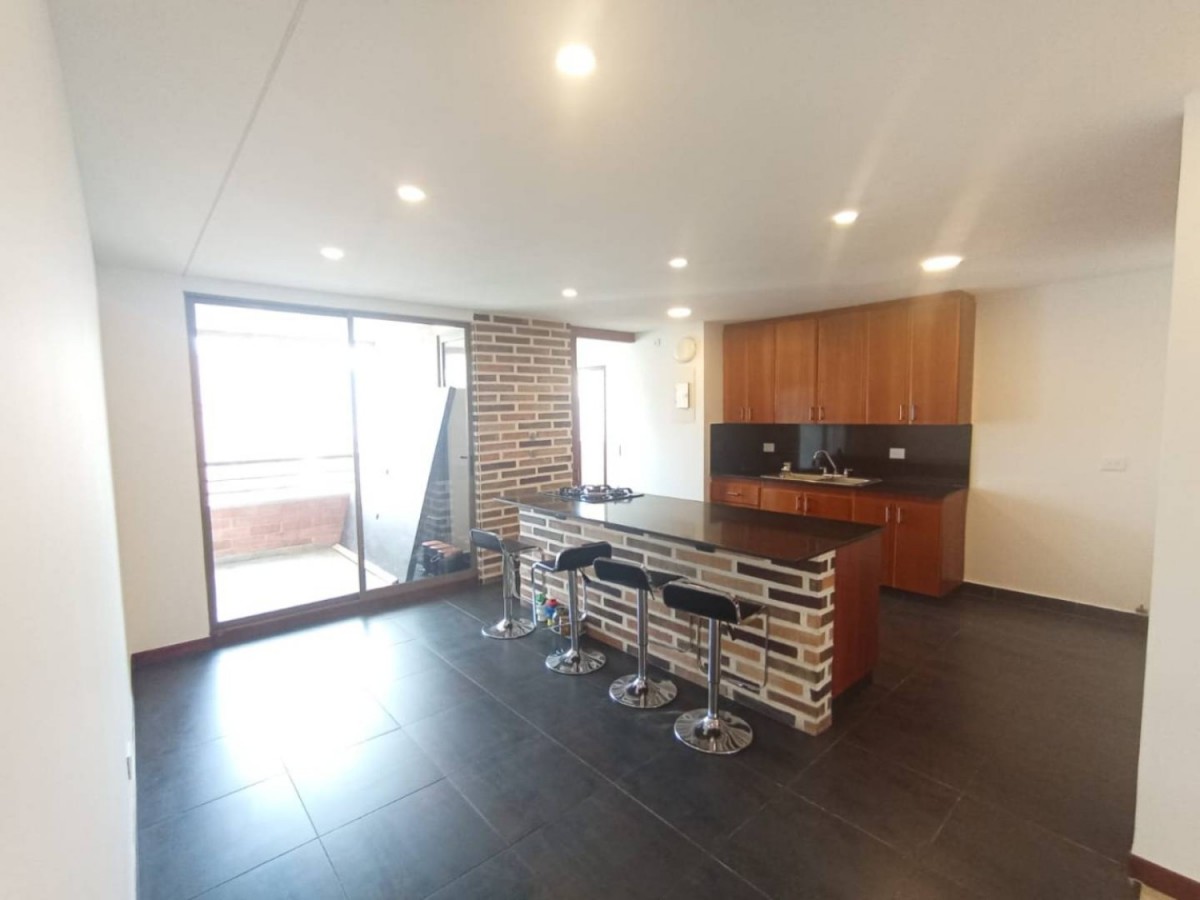 Apartamento en arriendo en La Tomatera, Medellín · foto 4 de 24