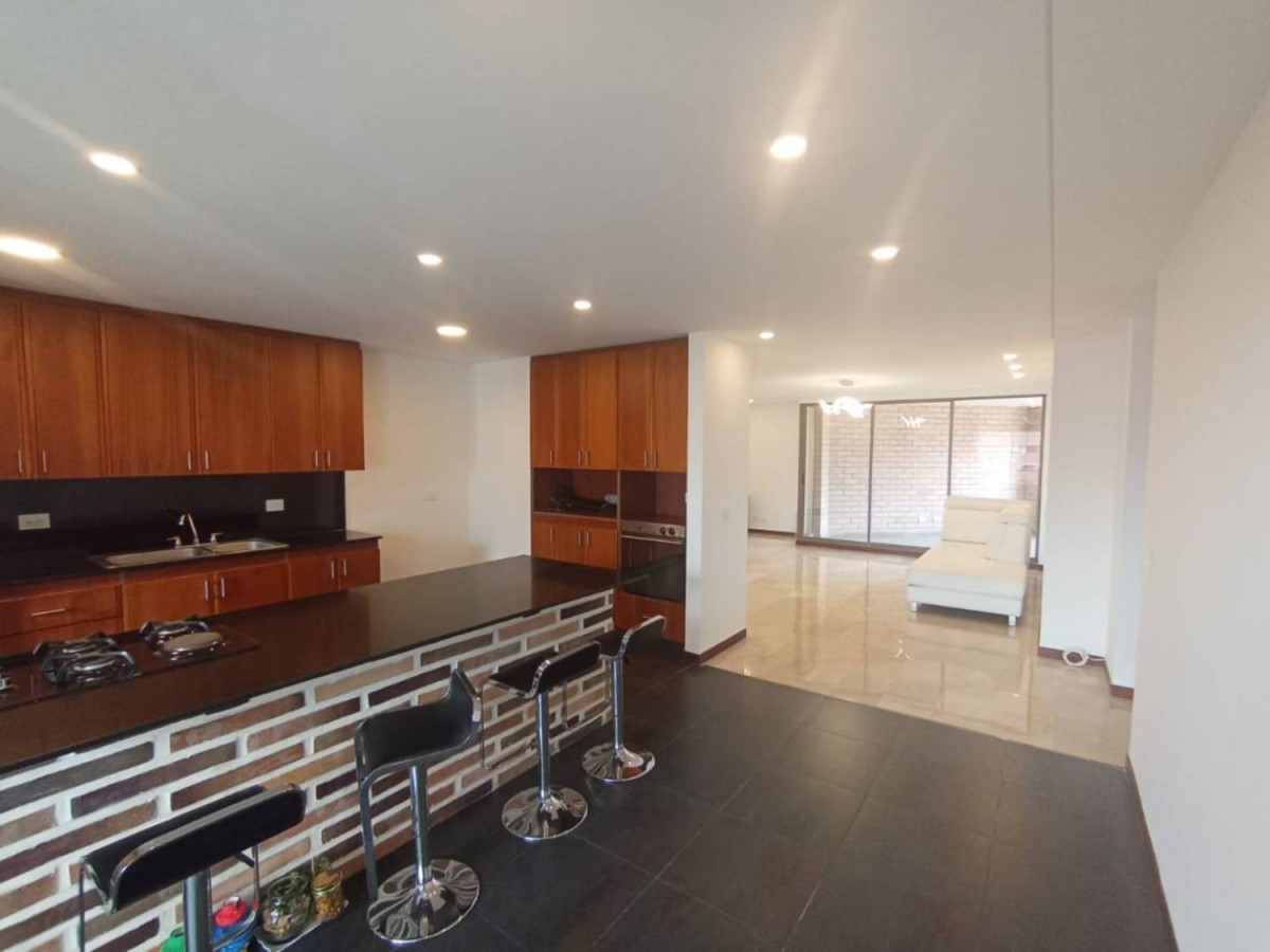 Apartamento en arriendo en La Tomatera, Medellín · foto 5 de 24