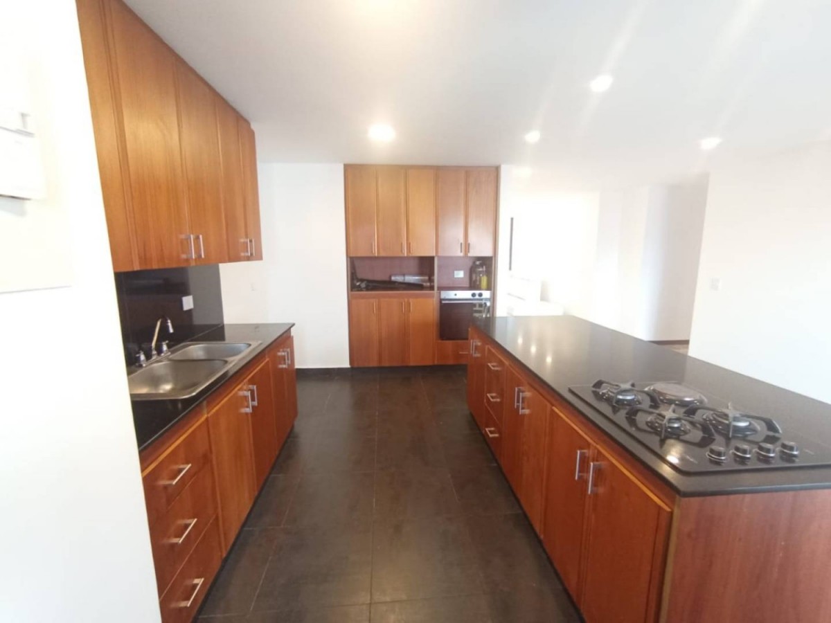 Apartamento en arriendo en La Tomatera, Medellín · foto 6 de 24