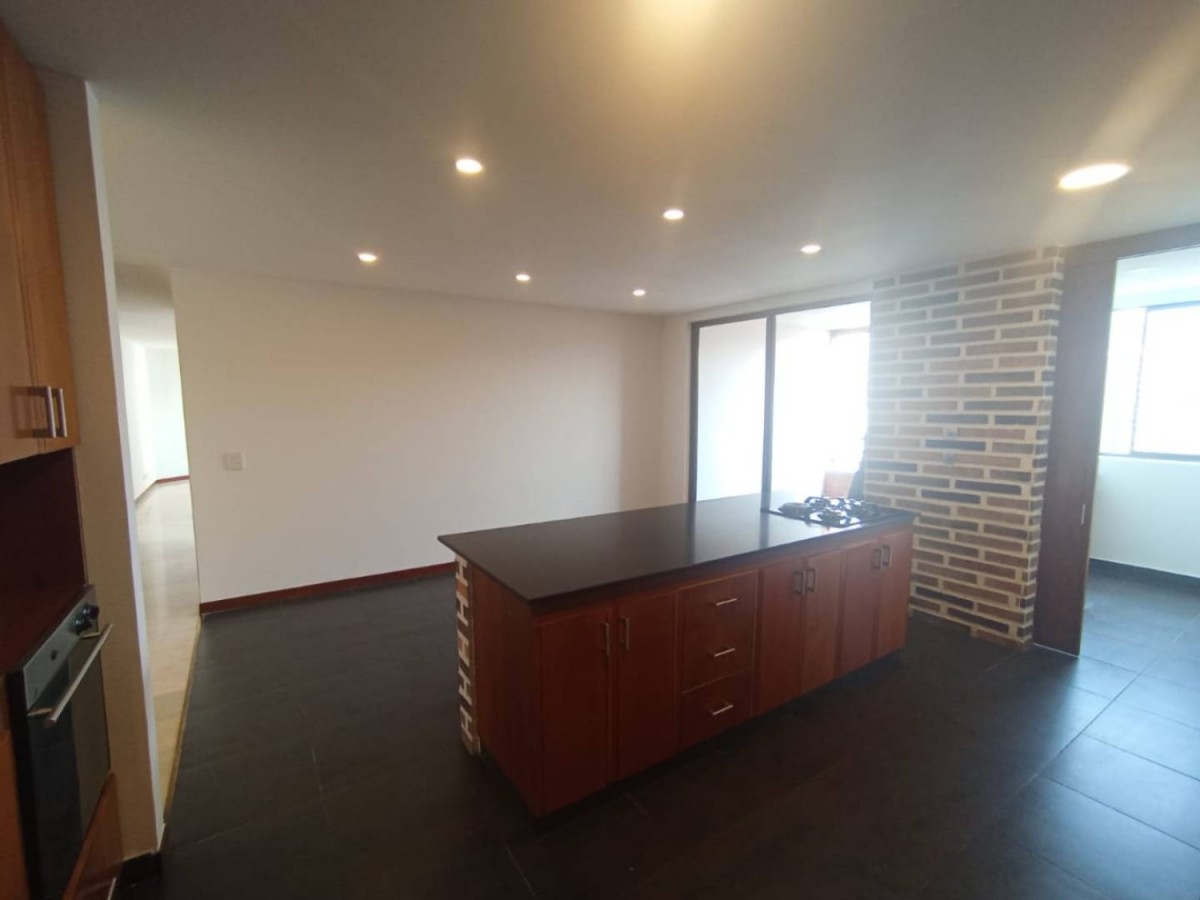 Apartamento en arriendo en La Tomatera, Medellín · foto 8 de 24