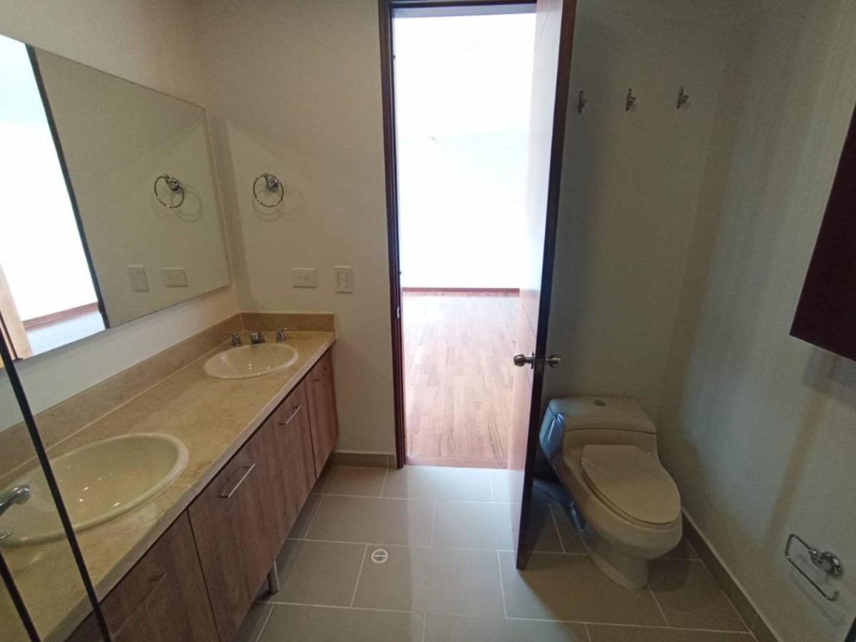 Apartamento en arriendo en La Tomatera, Medellín · foto 12 de 24