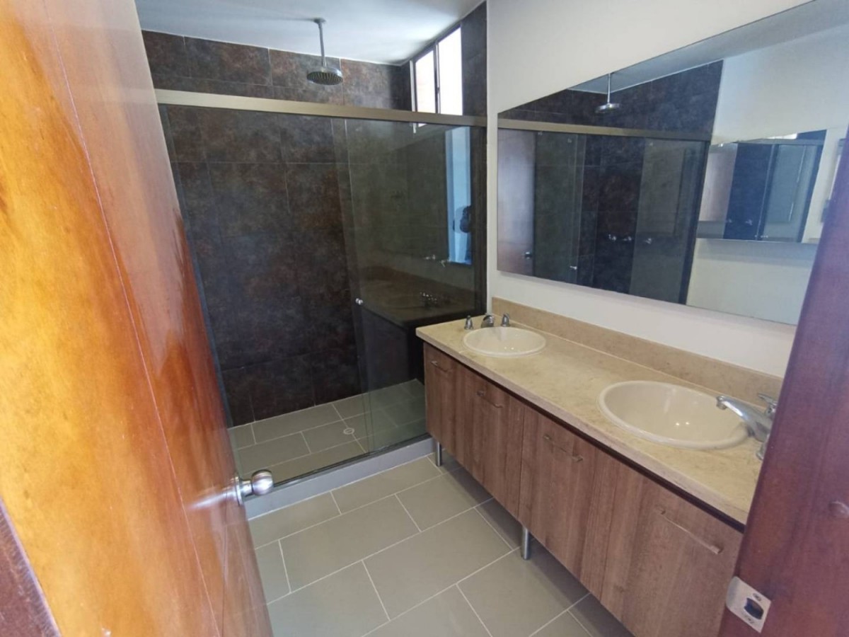 Apartamento en arriendo en La Tomatera, Medellín · foto 13 de 24