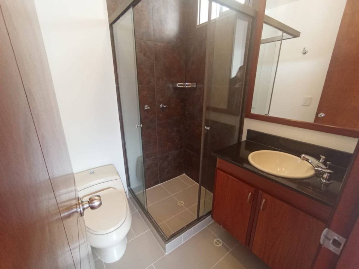Apartamento en arriendo en La Tomatera, Medellín · foto 21 de 24