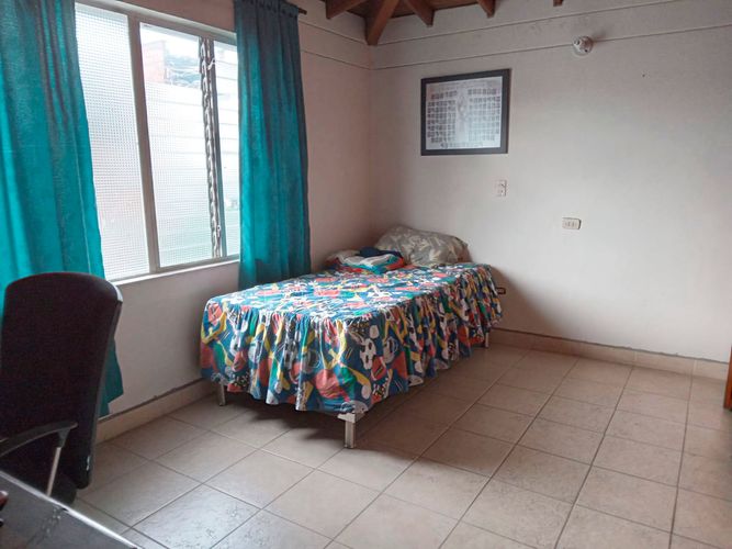 Casa de 8 alcobas en venta en Belén Rosales, Medellín, 350 m² · foto 12 de 17