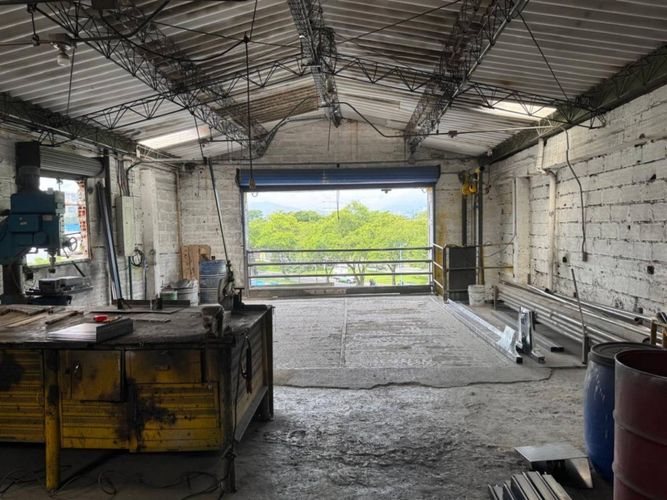 Bodega en arriendo en Perpetuo Socorro, Medellín, 900 m² · foto 2 de 10