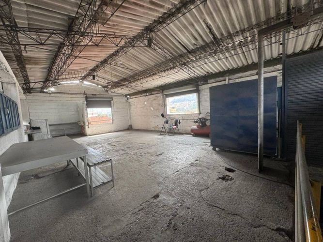 Bodega en arriendo en Perpetuo Socorro, Medellín, 900 m² · foto 3 de 10