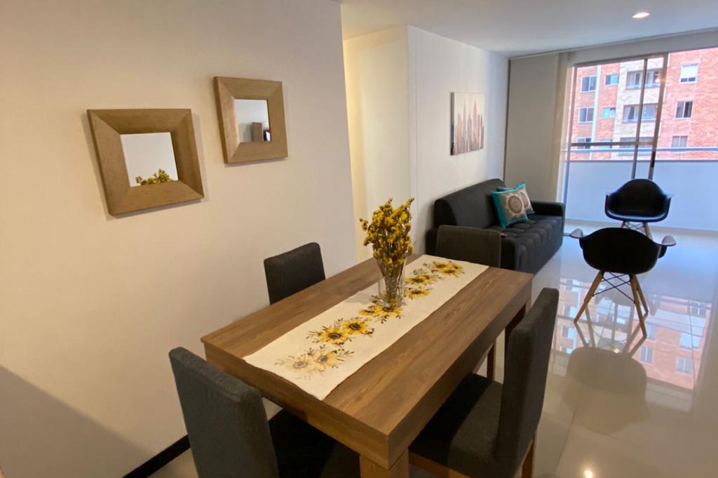 Apartamento en arriendo en Villa Carlota, Medellín · foto 3 de 15