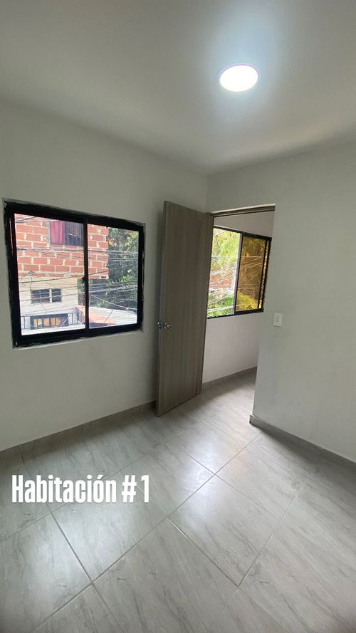 Apartamento de 2 alcobas en venta en Los Alpes, Bello, 45 m² · foto 5 de 8