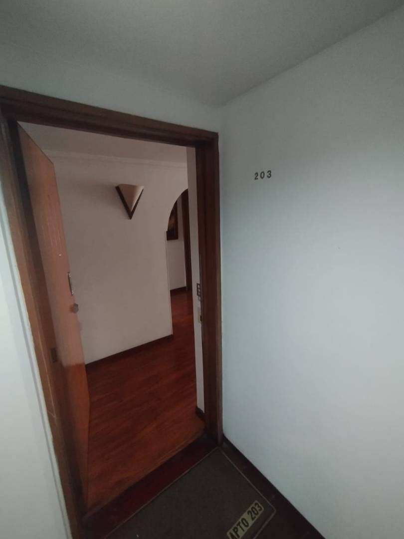 Apartamento en venta en Los Cedros, Bogotá · foto 3 de 16