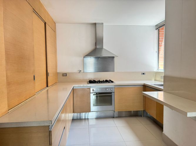 Apartamento de 3 alcobas en arriendo en El Poblado, Medellín, 160 m² · foto 5 de 15