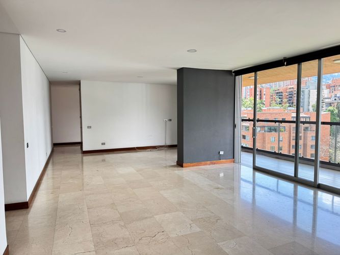 Apartamento de 3 alcobas en arriendo en El Poblado, Medellín, 160 m² · foto 3 de 15