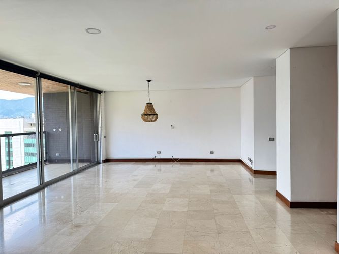 Apartamento de 3 alcobas en arriendo en El Poblado, Medellín, 160 m² · foto 2 de 15