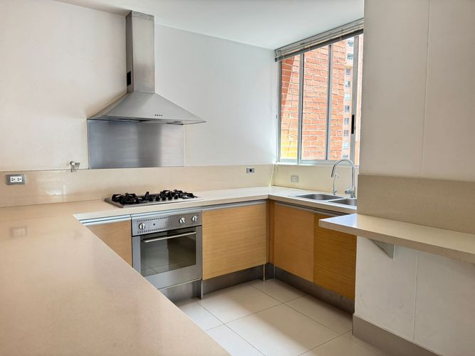 Apartamento de 3 alcobas en arriendo en El Poblado, Medellín, 160 m² · foto 6 de 15