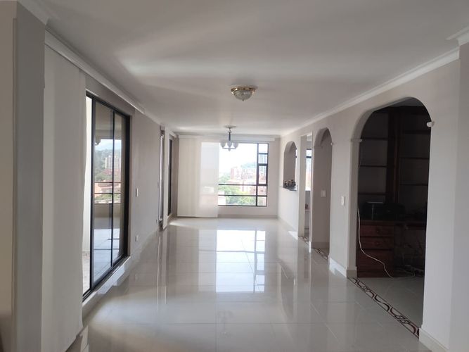 Apartamento de 3 alcobas en arriendo en El Poblado, Medellín, 144 m² · foto 3 de 19