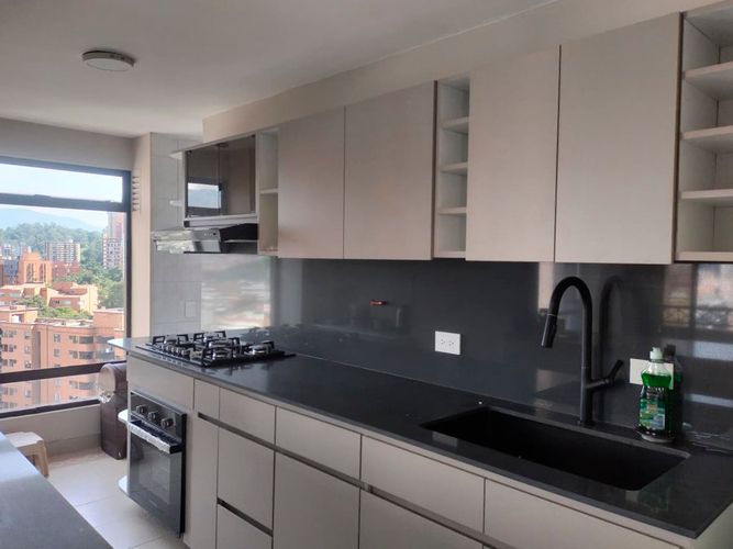 Apartamento de 3 alcobas en arriendo en El Poblado, Medellín, 144 m² · foto 8 de 19