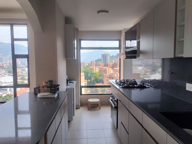 Apartamento de 3 alcobas en arriendo en El Poblado, Medellín, 144 m² · foto 7 de 19