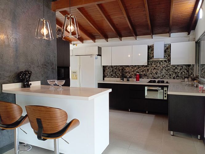 Apartamento de 4 alcobas en arriendo en Belén, Medellín, 164 m² · foto 6 de 20