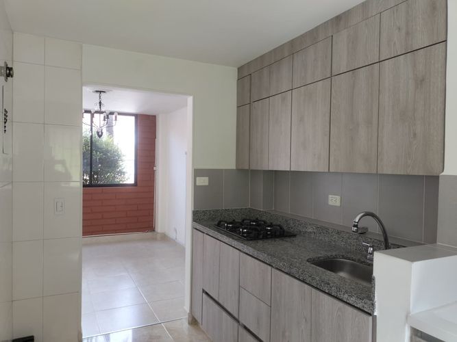Apartamento de 2 alcobas en arriendo en El Poblado, Medellín, 69 m² · foto 6 de 15